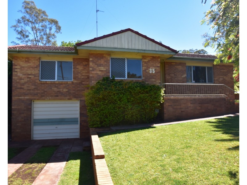 35 North Street, Mount Lofty QLD 4350