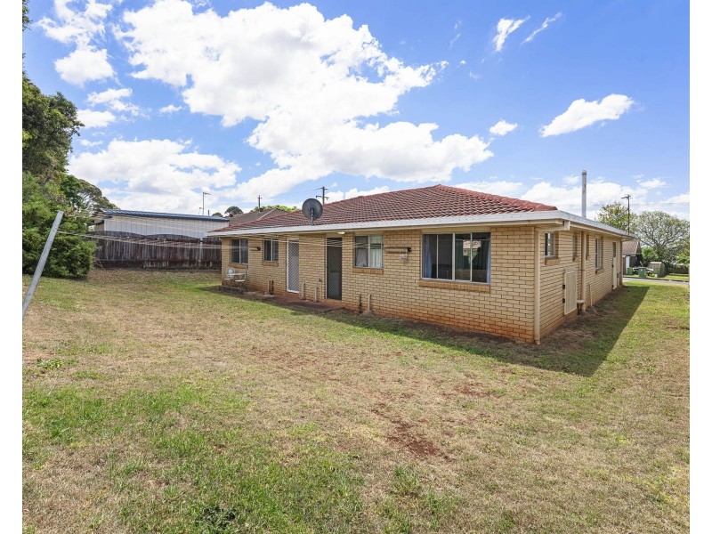 16 Bryan Street, Darling Heights QLD 4350