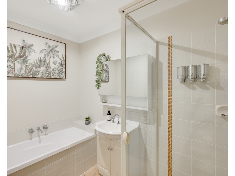 2/86A Hogg Street, Rockville QLD 4350