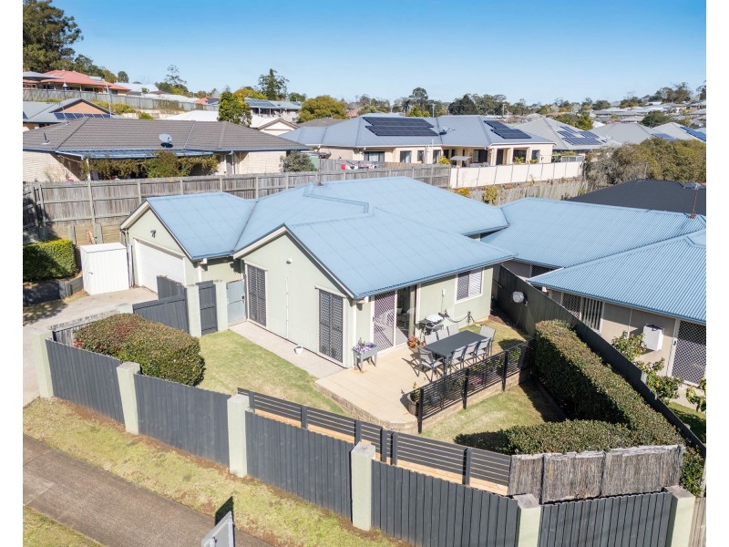 2/86A Hogg Street, Rockville QLD 4350