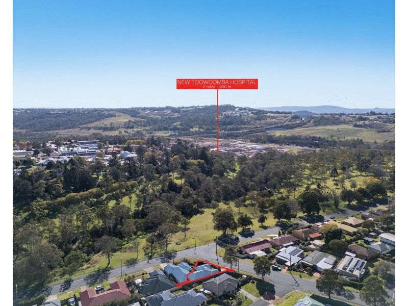 2/86A Hogg Street, Rockville QLD 4350