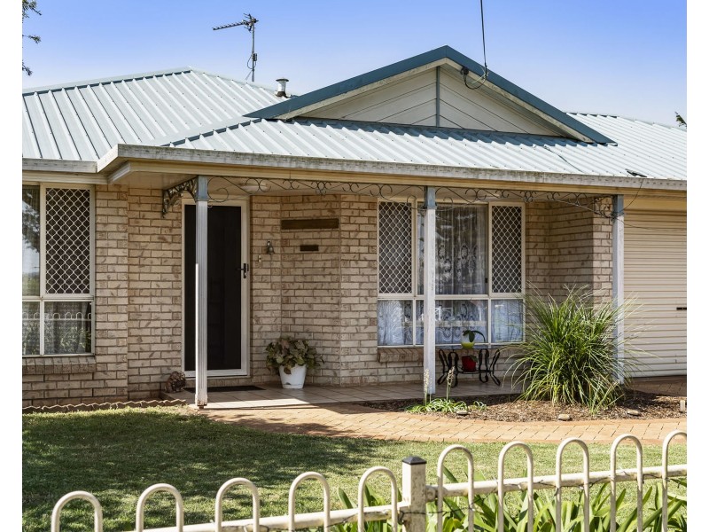 111 Hursley Road, Glenvale QLD 4350