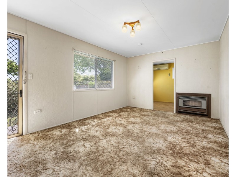 4 Farr Street, Kearneys Spring QLD 4350