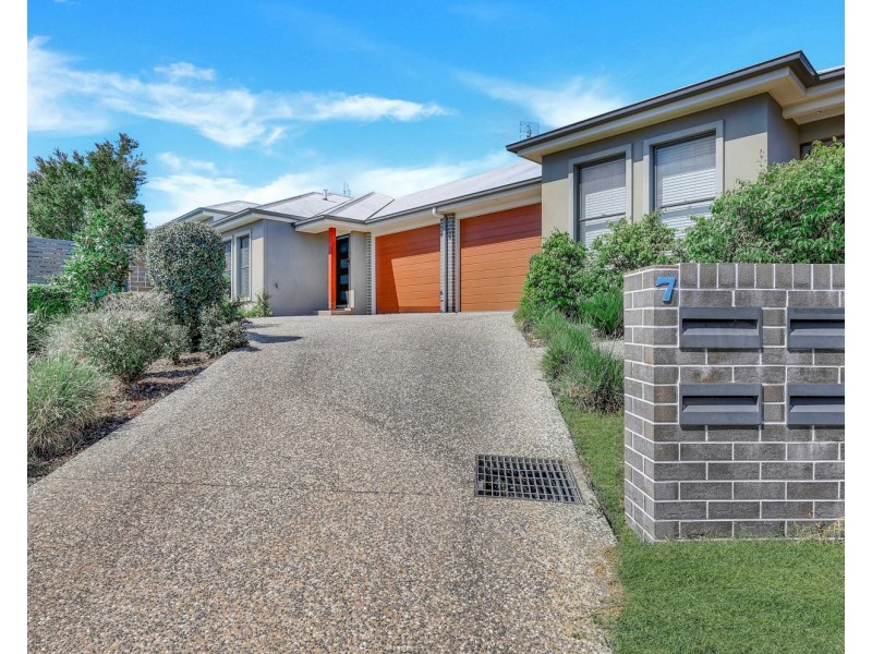 7 Cardamon Crescent, Glenvale QLD 4350