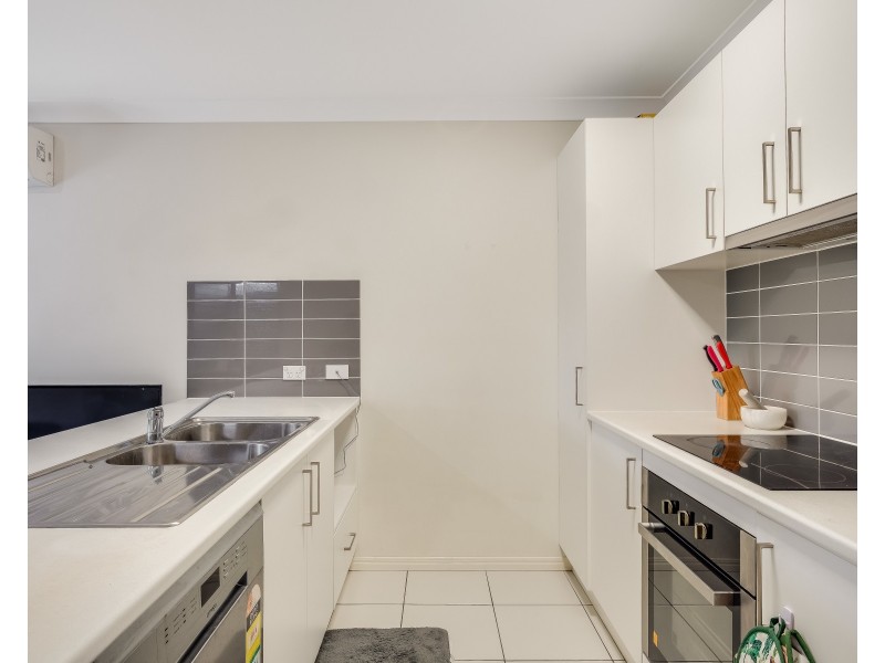 27 Carlin Street, Glenvale QLD 4350