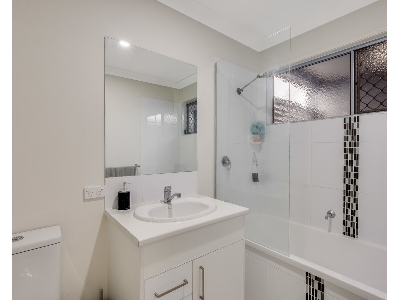27 Carlin Street, Glenvale QLD 4350