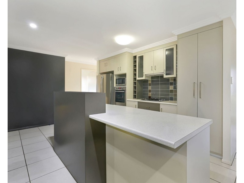 6 Walls Drive, Kearneys Spring QLD 4350
