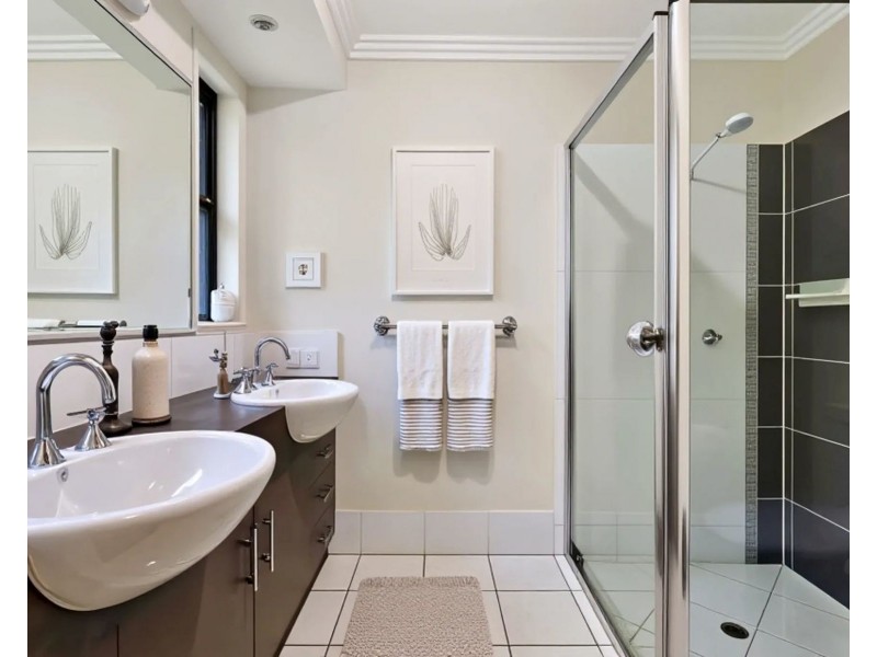 6 Walls Drive, Kearneys Spring QLD 4350