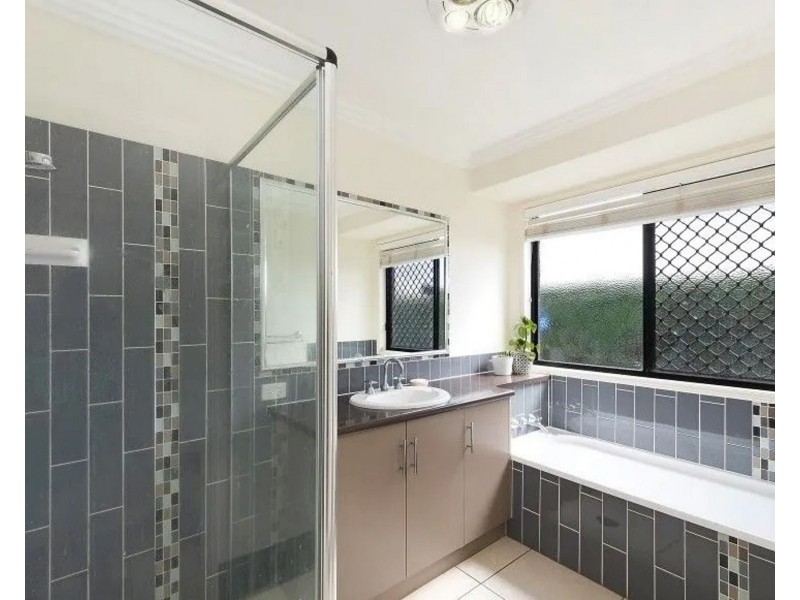 6 Walls Drive, Kearneys Spring QLD 4350