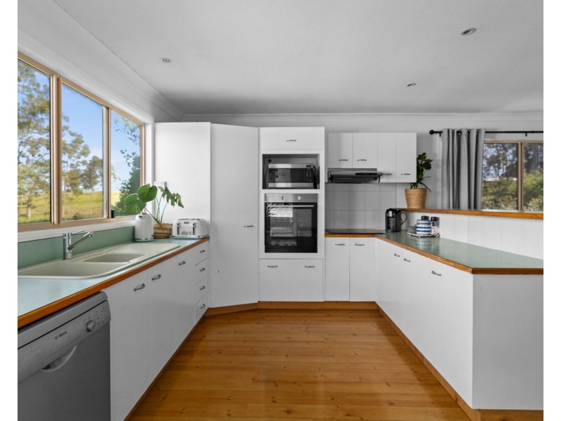 702 Murphys Creek Road, Upper Lockyer QLD 4352