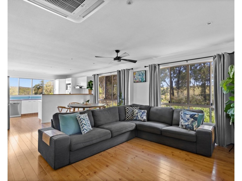 702 Murphys Creek Road, Upper Lockyer QLD 4352