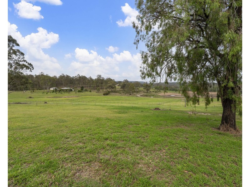702 Murphys Creek Road, Upper Lockyer QLD 4352