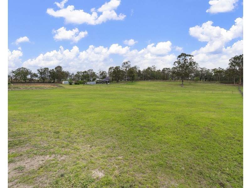 702 Murphys Creek Road, Upper Lockyer QLD 4352