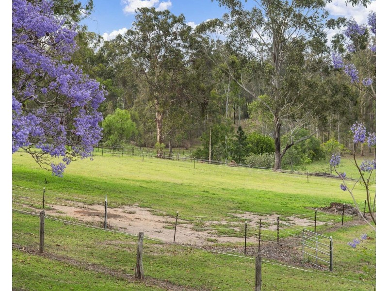 702 Murphys Creek Road, Upper Lockyer QLD 4352