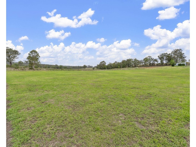 702 Murphys Creek Road, Upper Lockyer QLD 4352