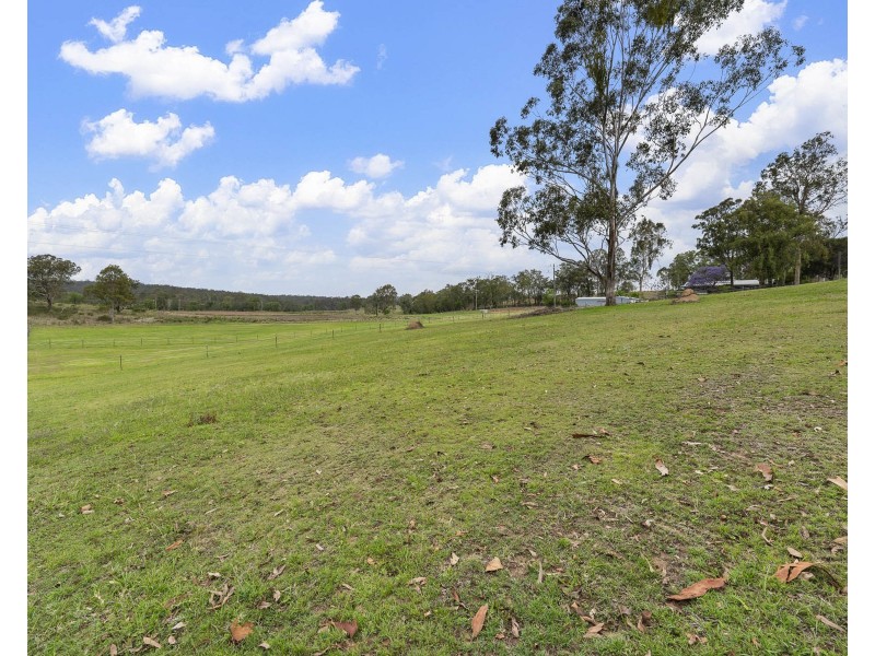 702 Murphys Creek Road, Upper Lockyer QLD 4352