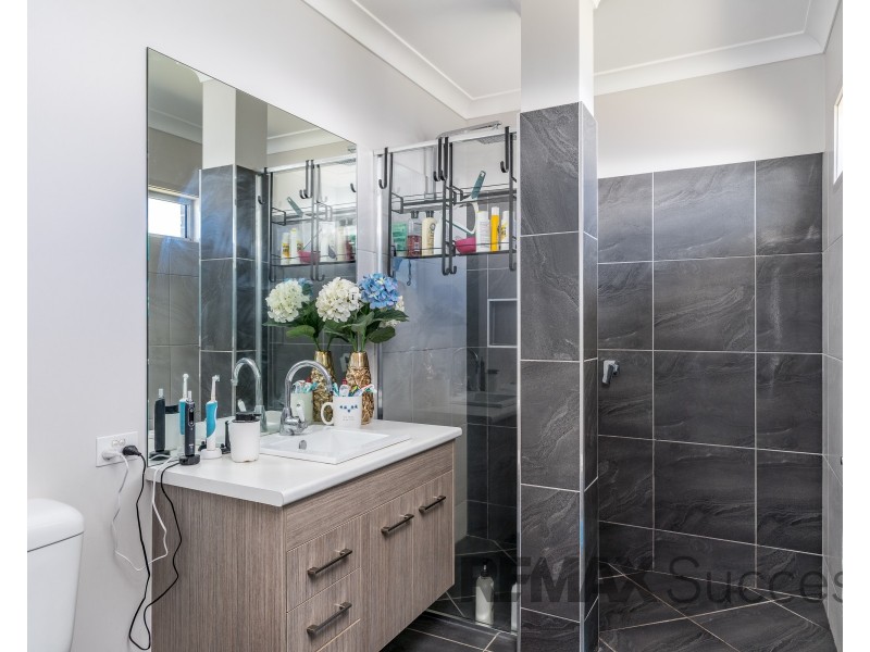 5 Mockridge Street, Kearneys Spring QLD 4350