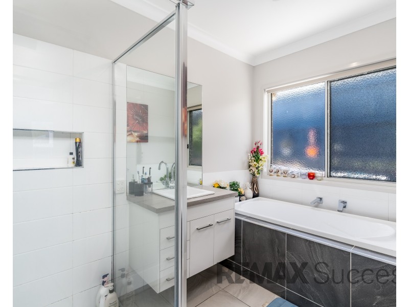 5 Mockridge Street, Kearneys Spring QLD 4350
