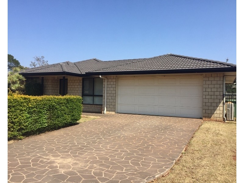 12 Rogers Drive, Highfields QLD 4352