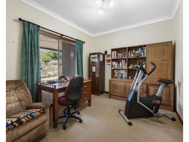 5 Kikuyu Court, Meringandan West QLD 4352