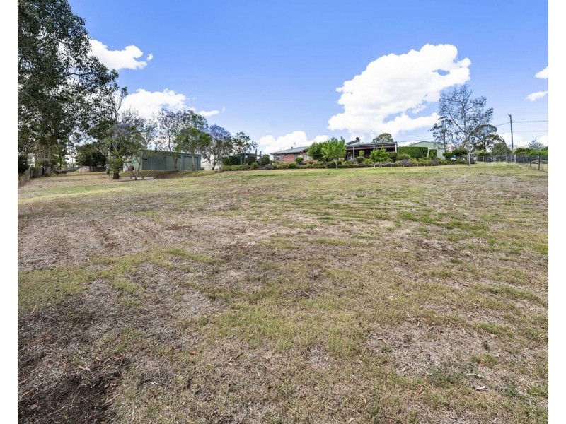 5 Kikuyu Court, Meringandan West QLD 4352