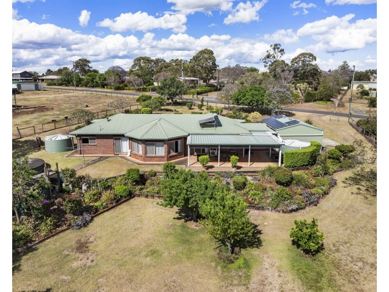 5 Kikuyu Court, Meringandan West QLD 4352