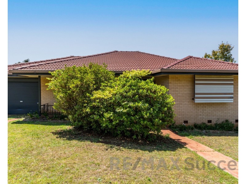 8 Maree Court, Centenary Heights QLD 4350