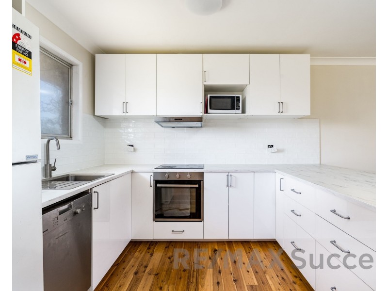 8 Maree Court, Centenary Heights QLD 4350