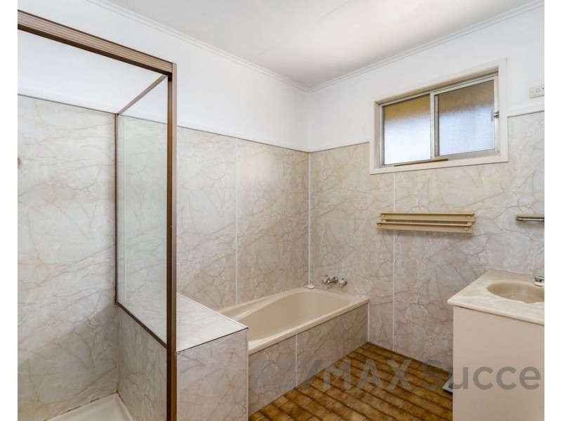 8 Maree Court, Centenary Heights QLD 4350