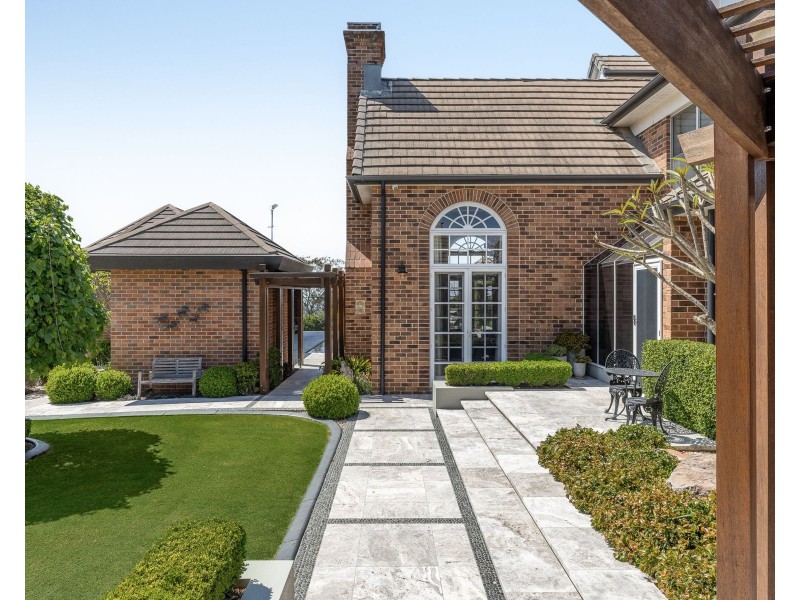 3 McAdam Court, Middle Ridge QLD 4350