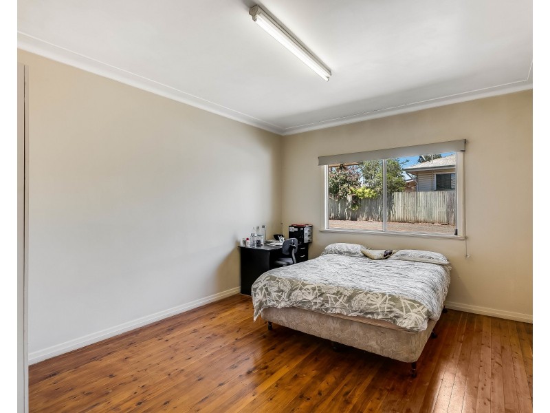 301-303 West Street, Harristown QLD 4350