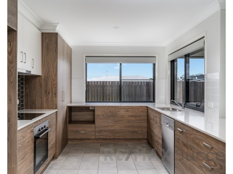 2 Tyrone Street, Middle Ridge QLD 4350