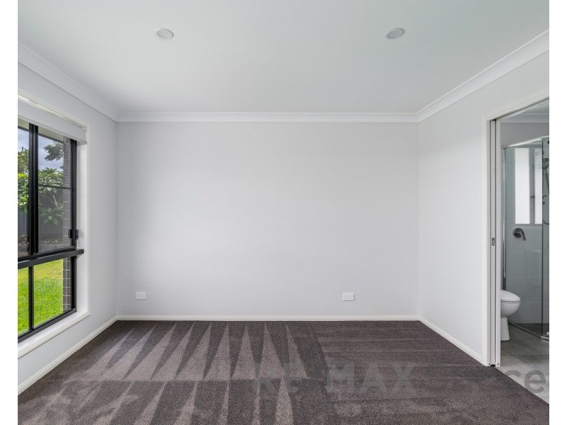 2 Tyrone Street, Middle Ridge QLD 4350