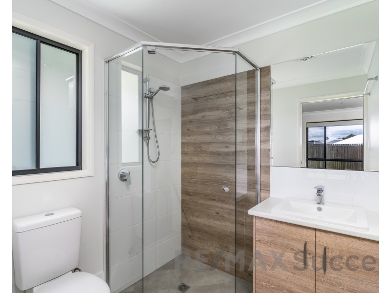 2 Tyrone Street, Middle Ridge QLD 4350