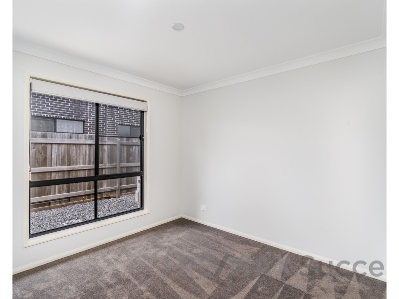 2 Tyrone Street, Middle Ridge QLD 4350