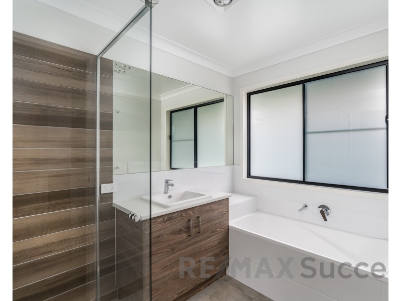 2 Tyrone Street, Middle Ridge QLD 4350