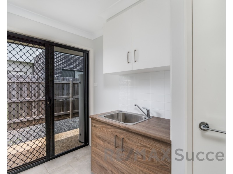2 Tyrone Street, Middle Ridge QLD 4350