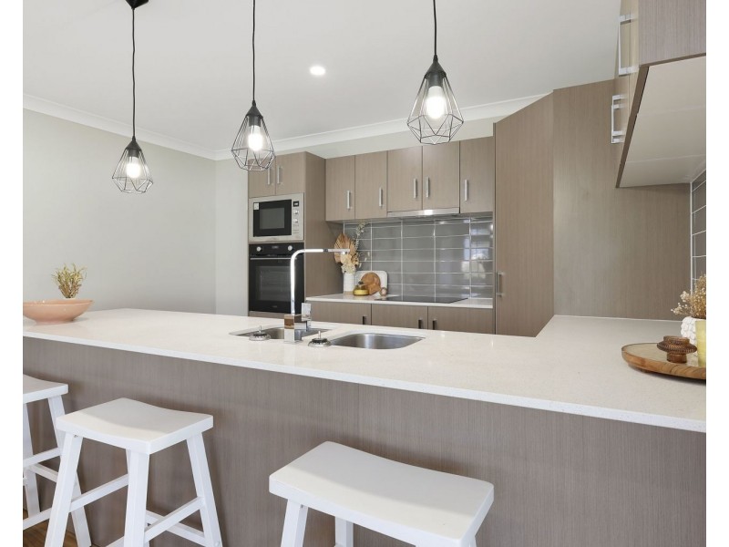 17 Grace View Street, Darling Heights QLD 4350