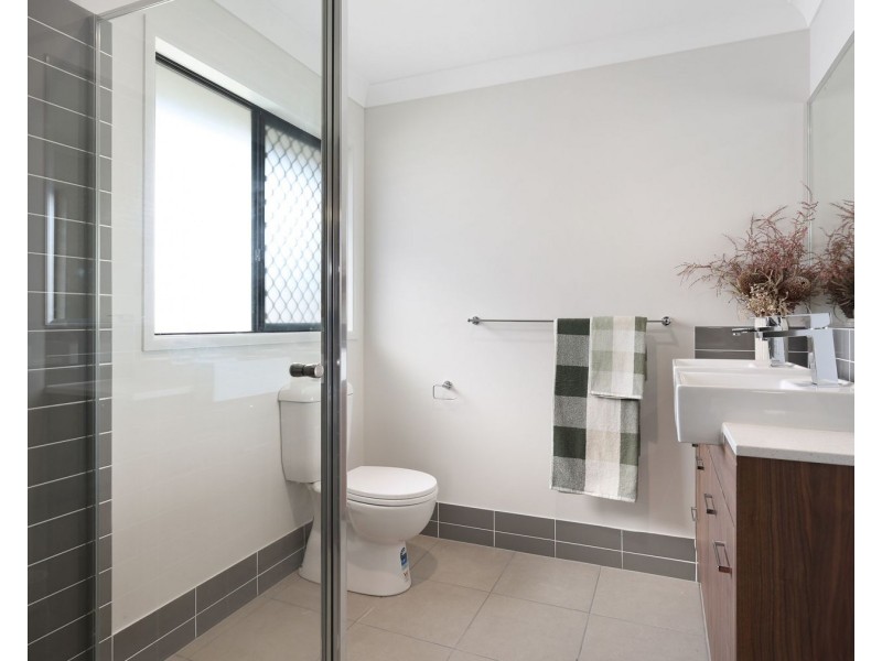 17 Grace View Street, Darling Heights QLD 4350