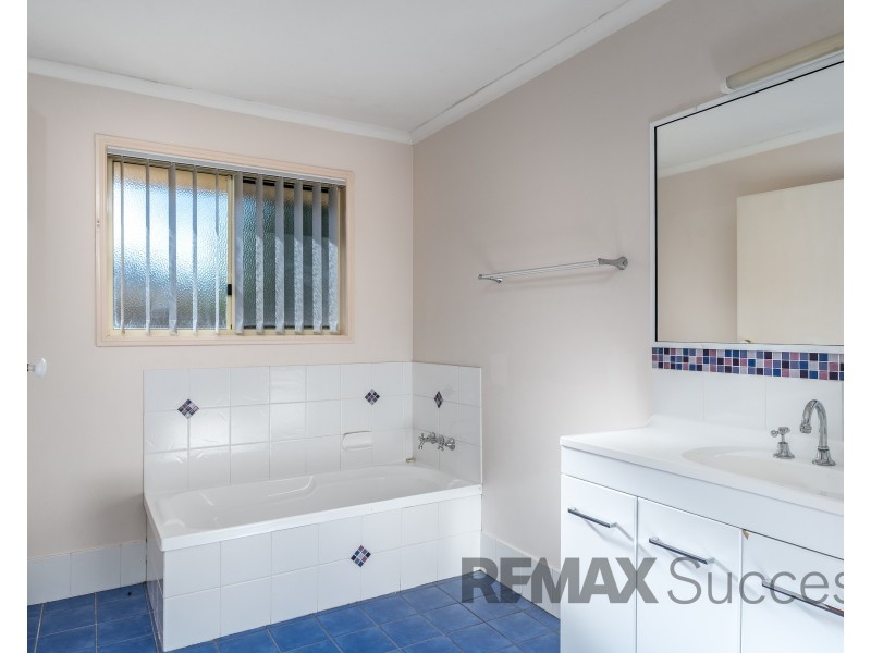 5 Todd Court, Kearneys Spring QLD 4350