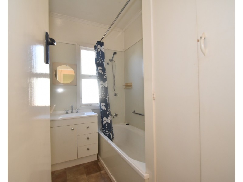 10 Dunne Street, Harristown QLD 4350