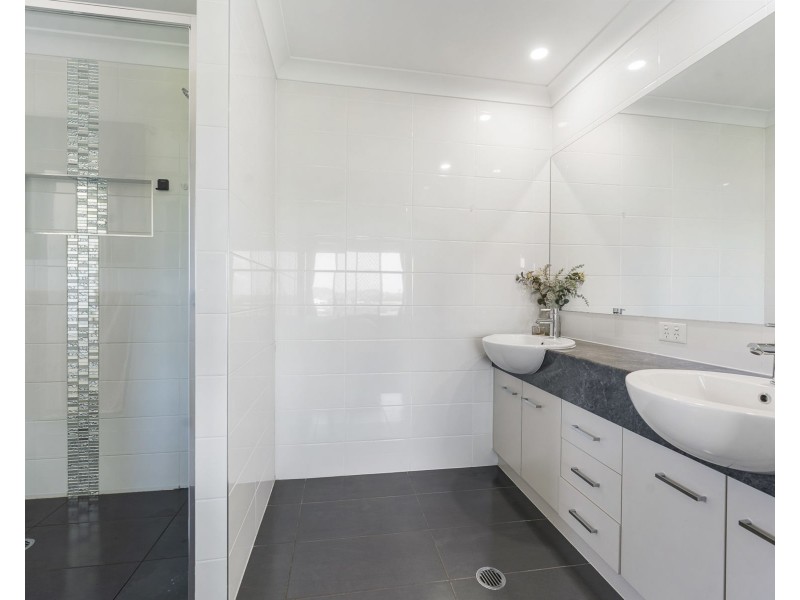 8 Massey Street, Kingsthorpe QLD 4400