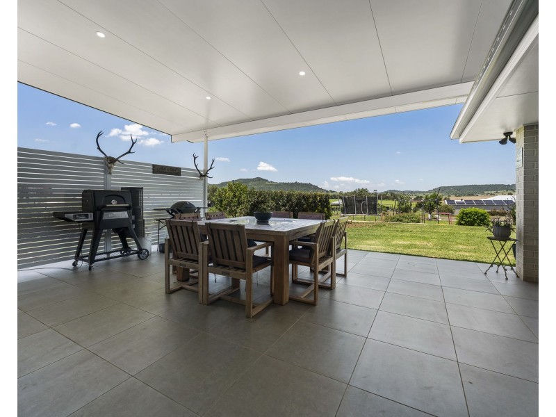 8 Massey Street, Kingsthorpe QLD 4400