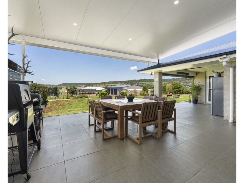8 Massey Street, Kingsthorpe QLD 4400