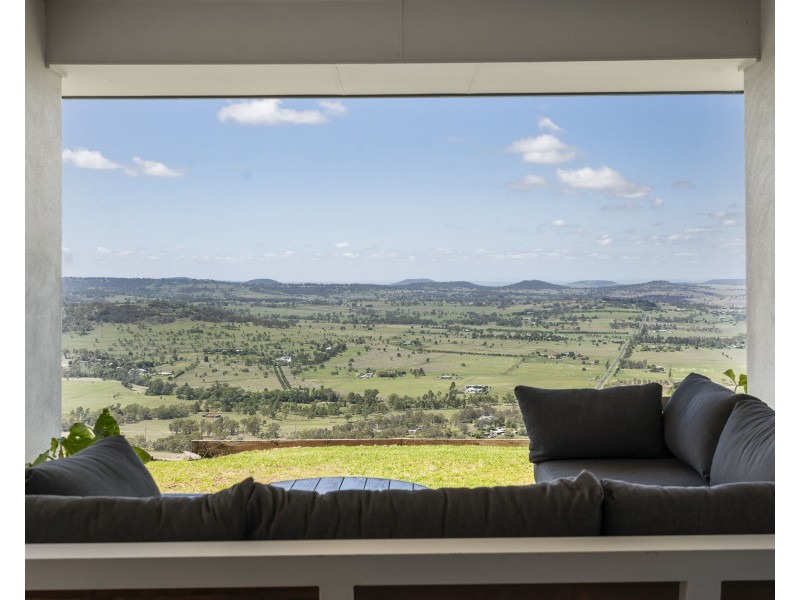 40 Panoramic Drive, Preston QLD 4352