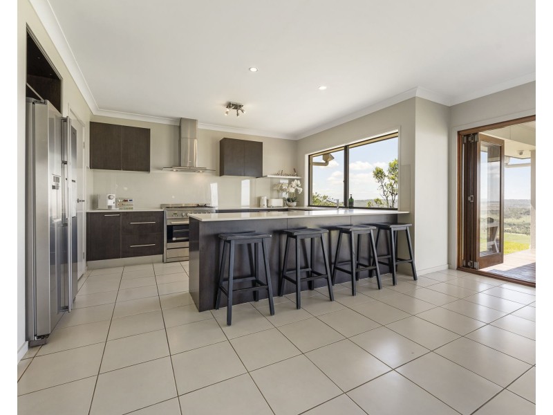 40 Panoramic Drive, Preston QLD 4352