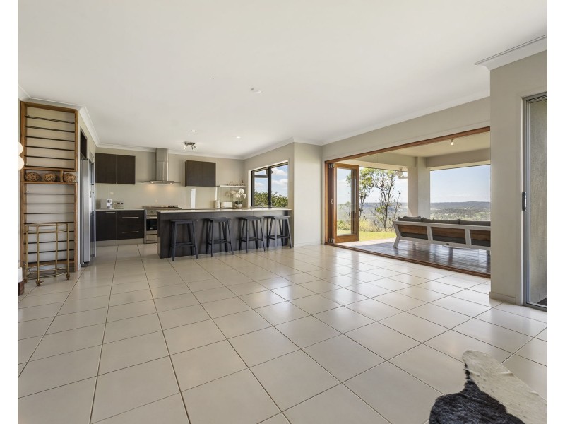 40 Panoramic Drive, Preston QLD 4352