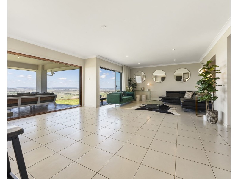 40 Panoramic Drive, Preston QLD 4352