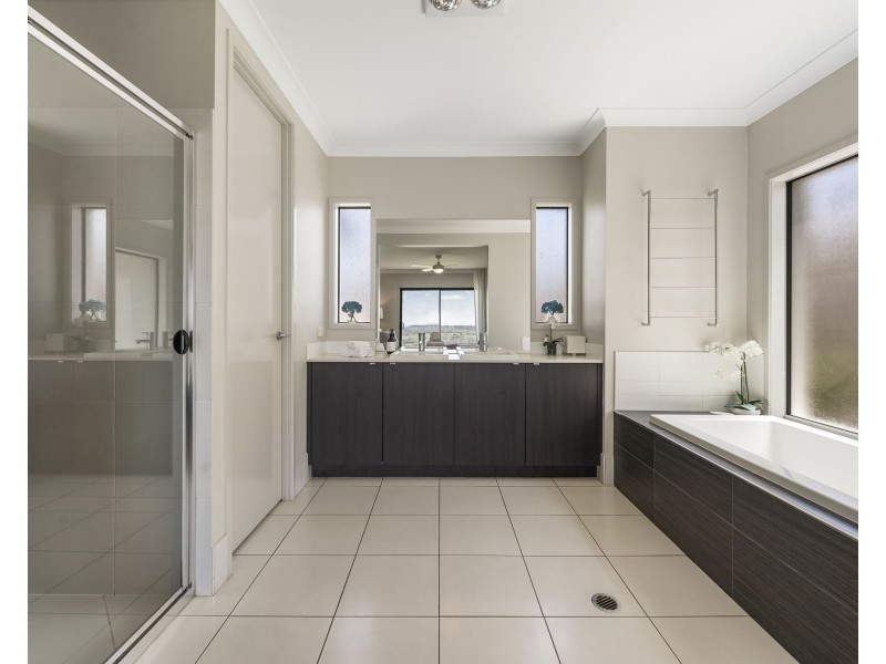 40 Panoramic Drive, Preston QLD 4352