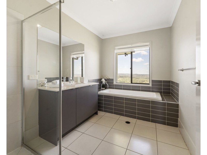 40 Panoramic Drive, Preston QLD 4352